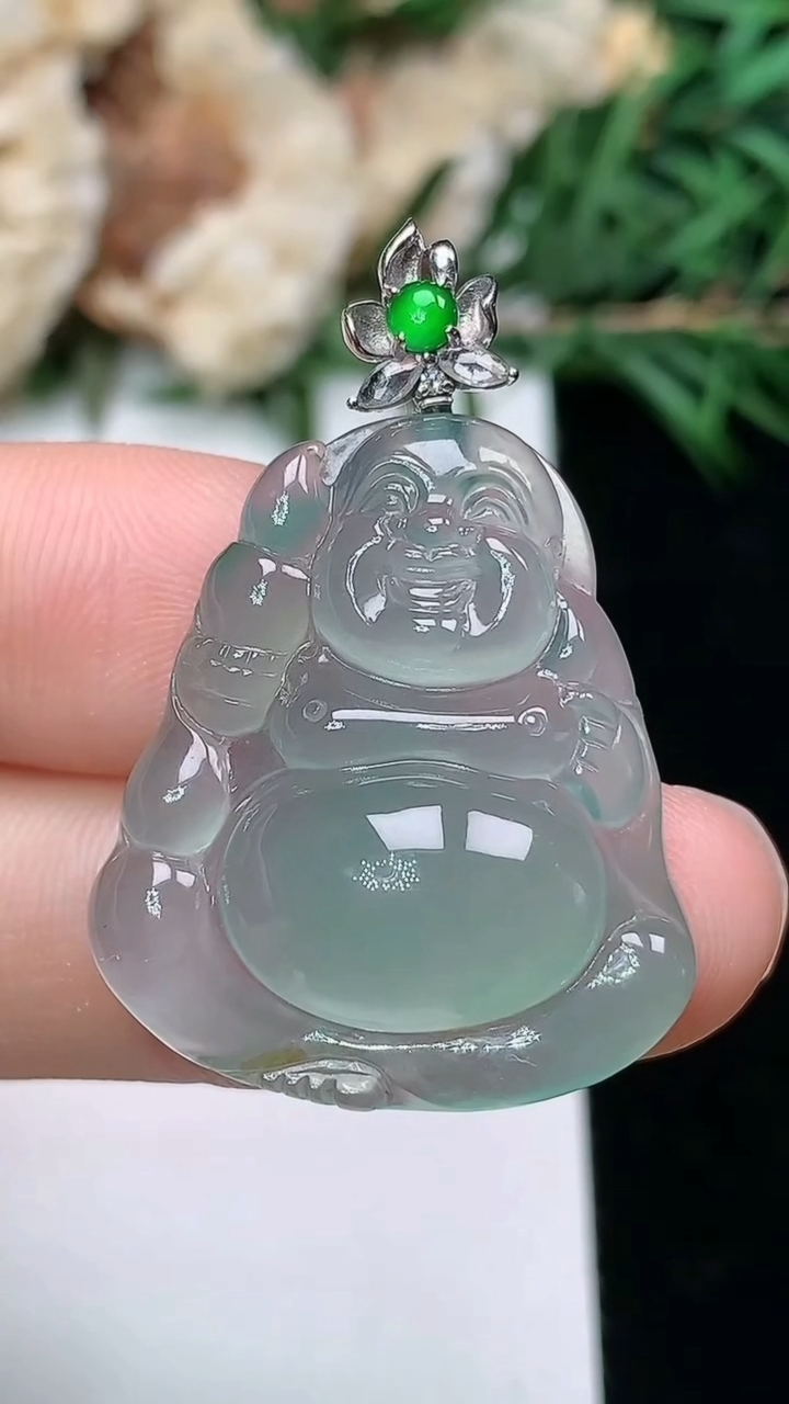 天然A货翡翠逍遥佛吊坠，尺寸26-23-7，重量:6.24g
3月25日
