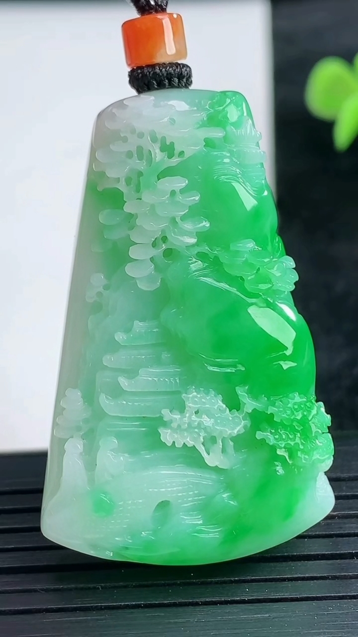 天然A货翡翠山水牌吊坠尺寸44-28.3-11.3重量:29.43g
3月25日