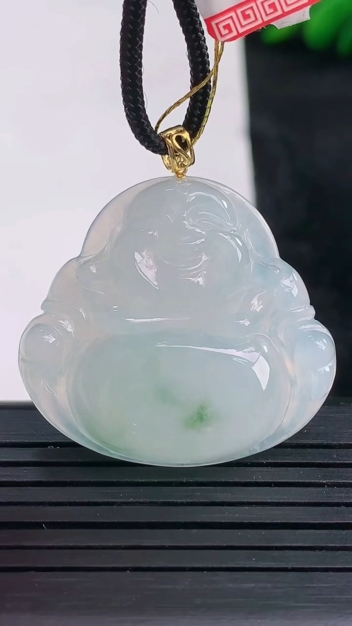 天然A货翡翠18K金飘花佛公吊坠尺寸30.4-33.3-5.8重量:9.46g
3月25日