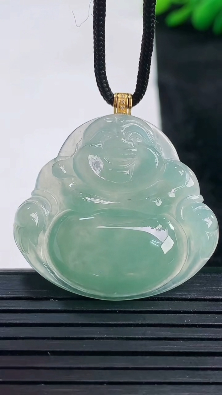 天然A货翡翠佛公吊坠尺寸31.7-34.3-6.1重量:10.23g
3月25日