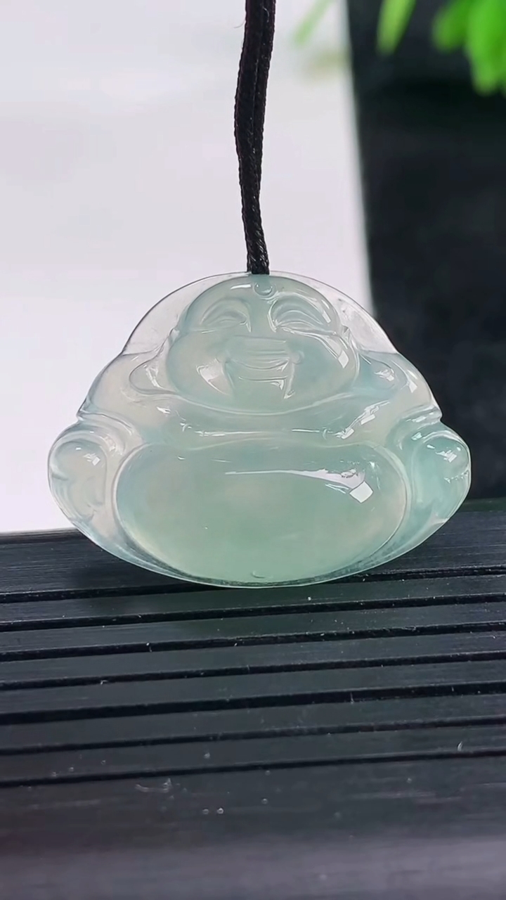天然A货翡翠佛公吊坠，尺寸20.9-27.8-5.1重量:4.53g
3月25日