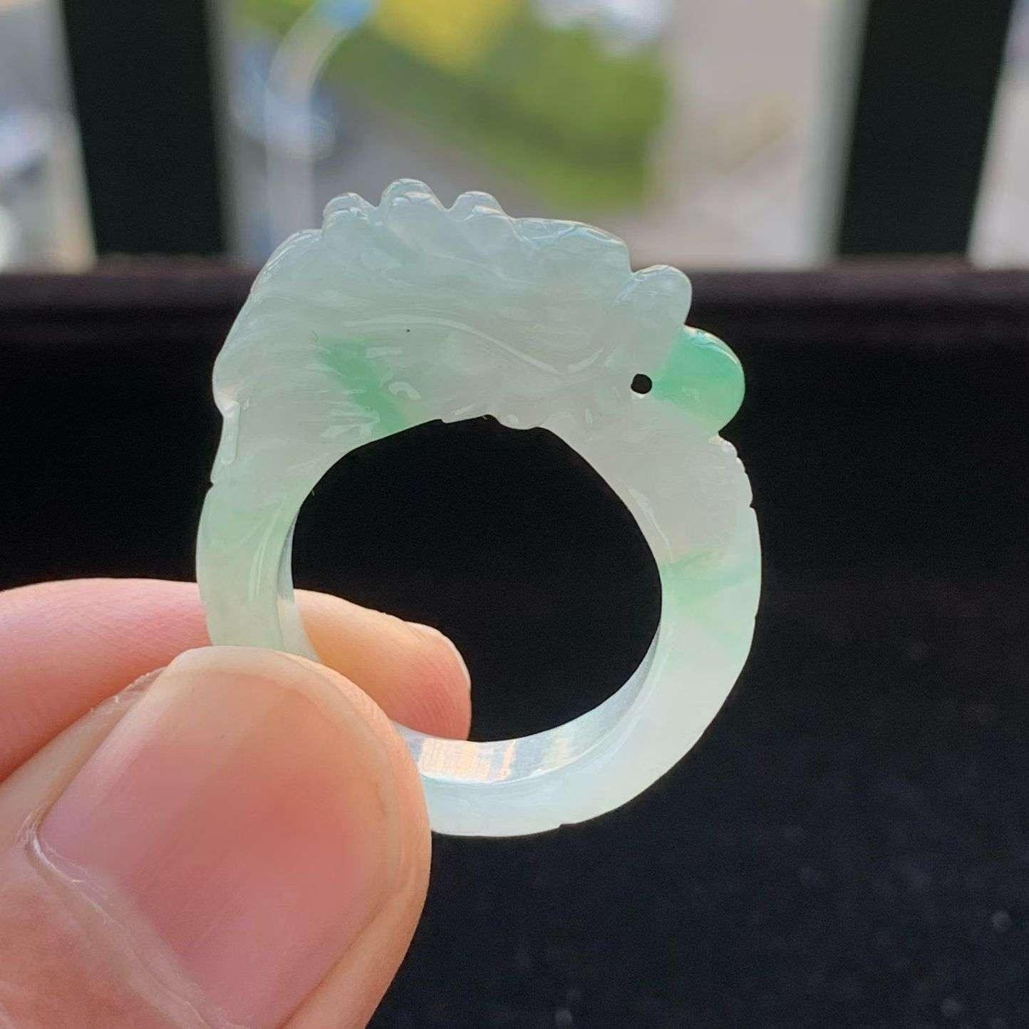 A货天然翡翠冰糯种飘绿龙头戒指17-18号重量6.00
3月25日