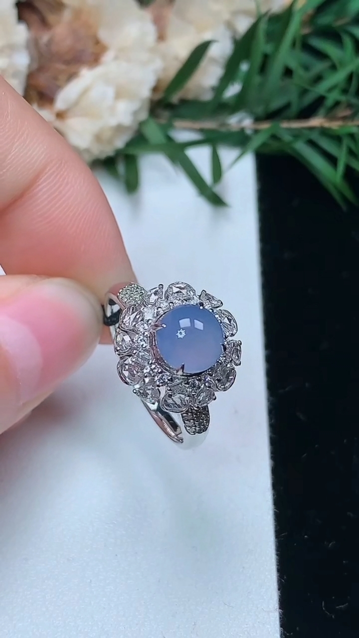 天然A货翡翠紫罗兰蛋面戒指，尺寸17-6.4，重量:3.04g2026年3月25日
工厂直销收藏佳品