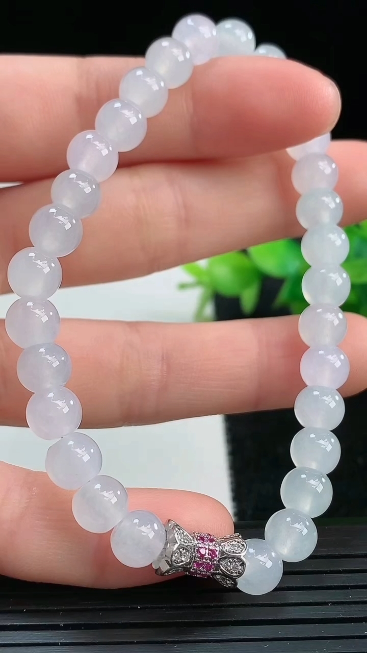 天然A货翡翠圆珠手串尺寸6.6-29颗重量:15.83g3月25日
工厂直销收藏佳品,种好水足，色泽