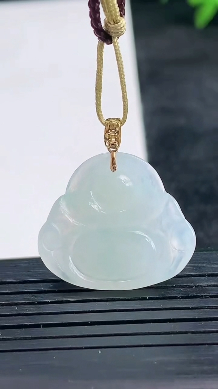 天然A货翡翠种白冰佛公吊坠尺寸20.7-24.1-4.5重量:3.60g
3月25日