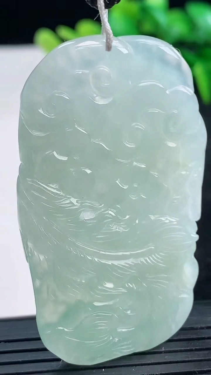 天然A货翡翠凤凰吊坠尺寸55.1-32.5-5.3重量:23.17g
3月25日