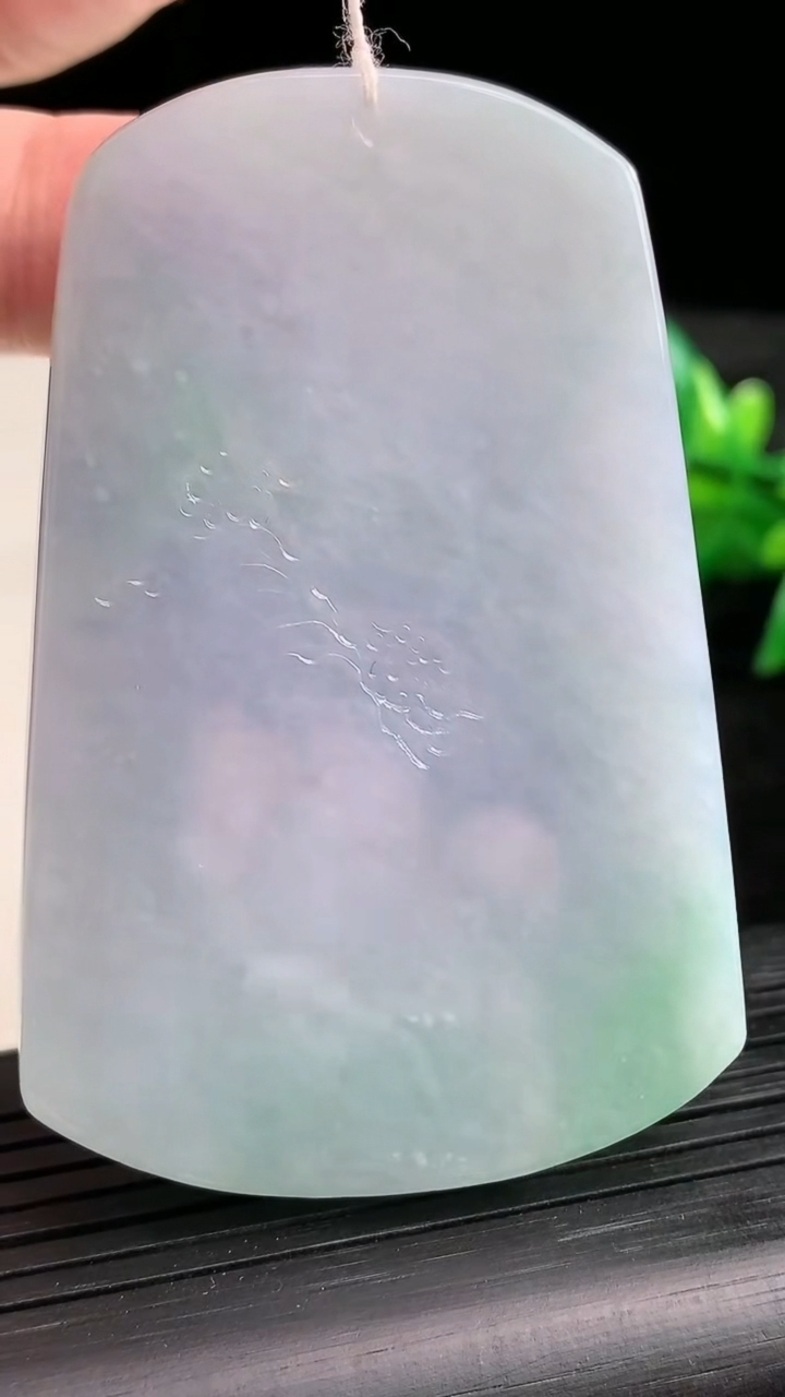 天然A货翡翠春带彩紫罗兰山水牌吊坠尺寸64.7-43.3-11.7重量:69.63g
3月25日