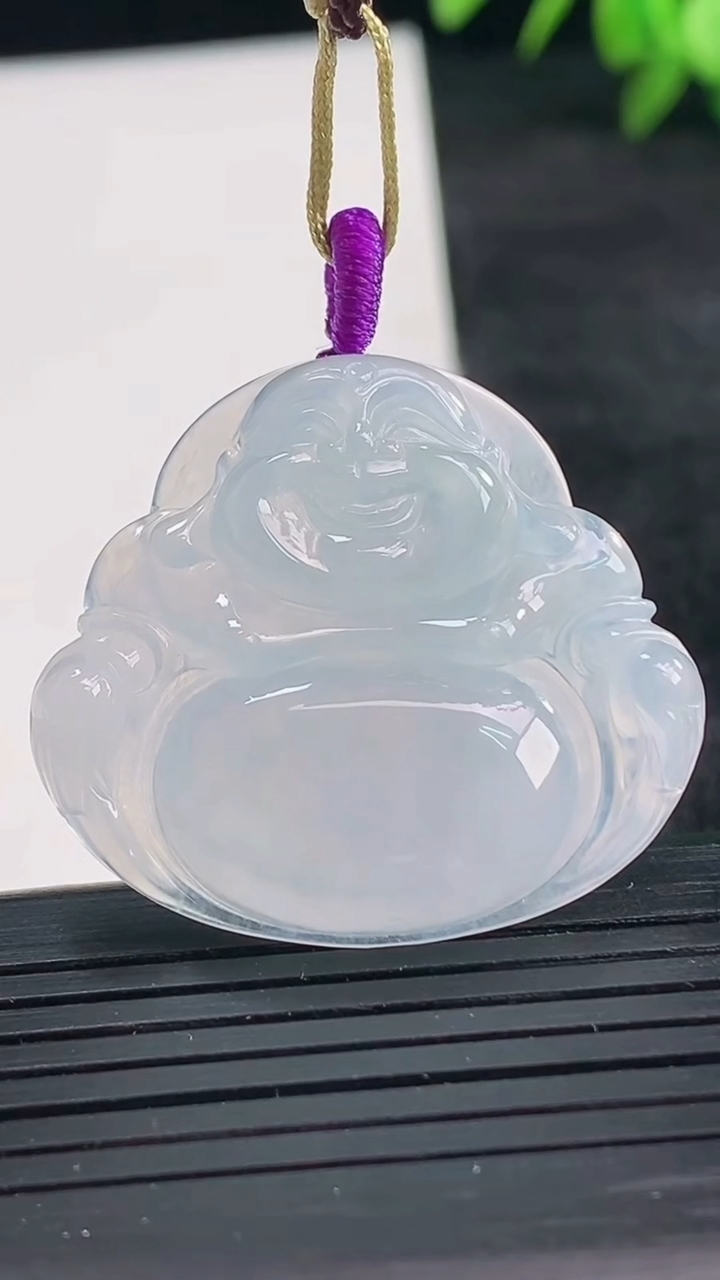 天然A货翡翠冰种紫罗兰佛公吊坠尺寸30.5-34.5-5.7重量:8.55g
3月25日