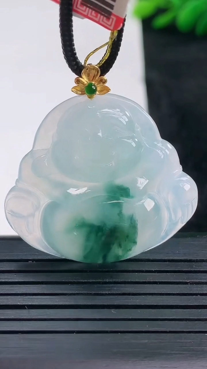 天然A货翡翠种飘花佛公吊坠尺寸31.2-34.5-6重量:9.51g
3月25日