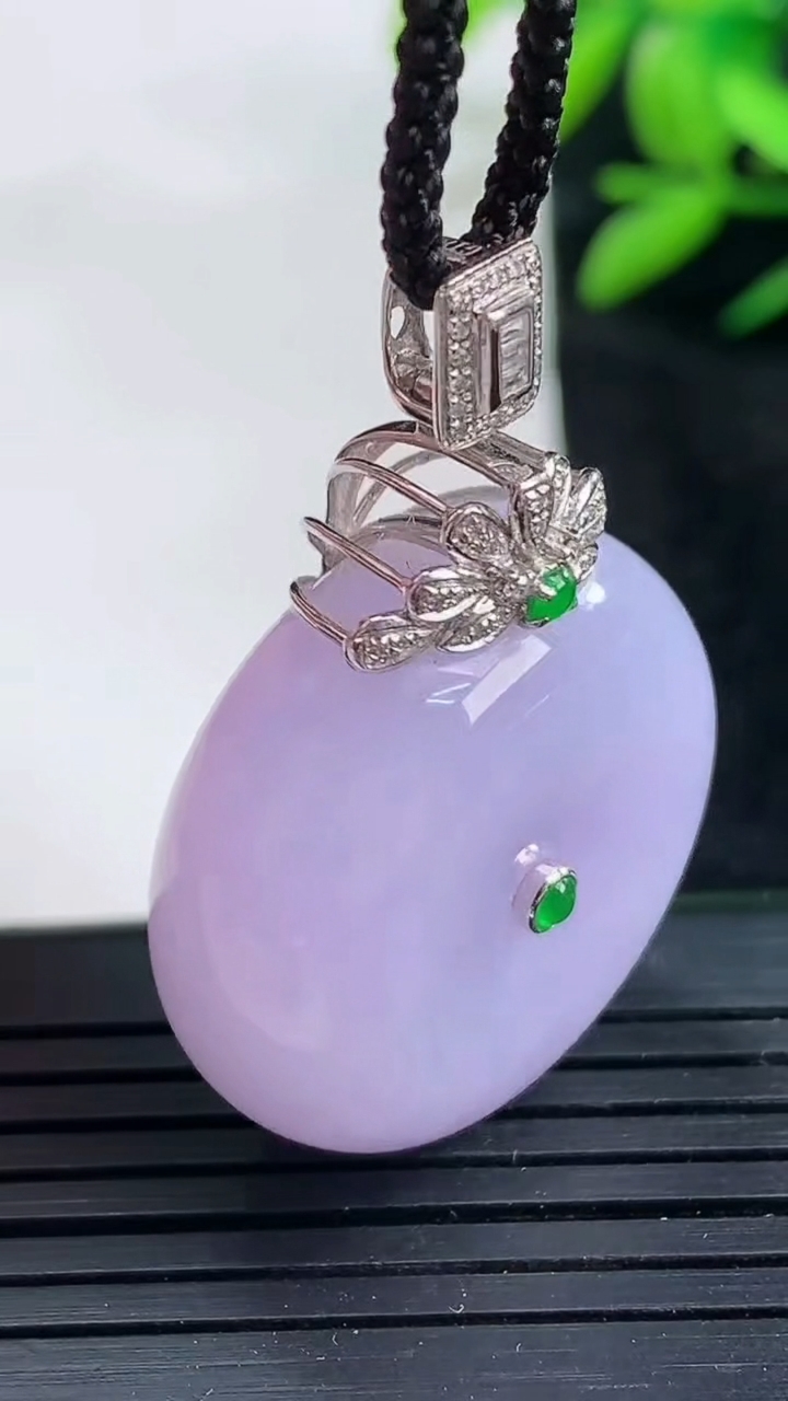 天然A货翡翠18K金紫罗兰平安扣吊坠尺寸25.8-11.4重量:19.02g
3月25日