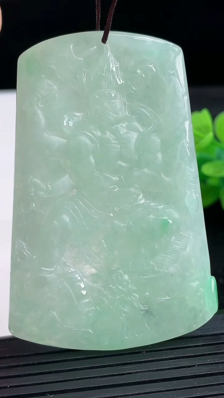 天然A货翡翠御龙不动明王吊坠尺寸65-44.2-4.7重量:34.67g
3月25日