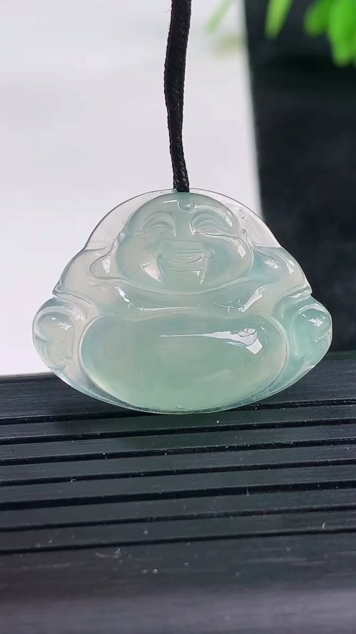 天然A货翡翠佛公吊坠，尺寸20.9-27.8-5.1重量:4.53g
3月25日