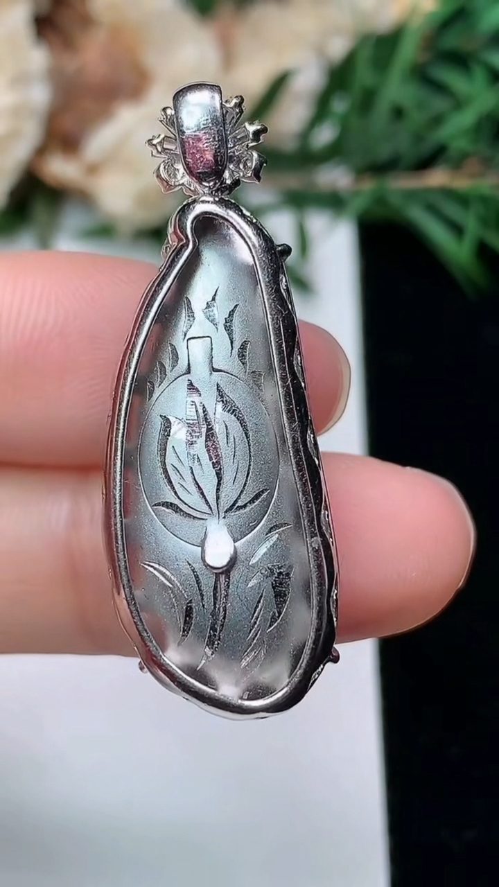 天然A货翡翠k金紫罗兰福瓜吊坠，尺寸30-13.4-9.9，重量:8.32g
3月25日