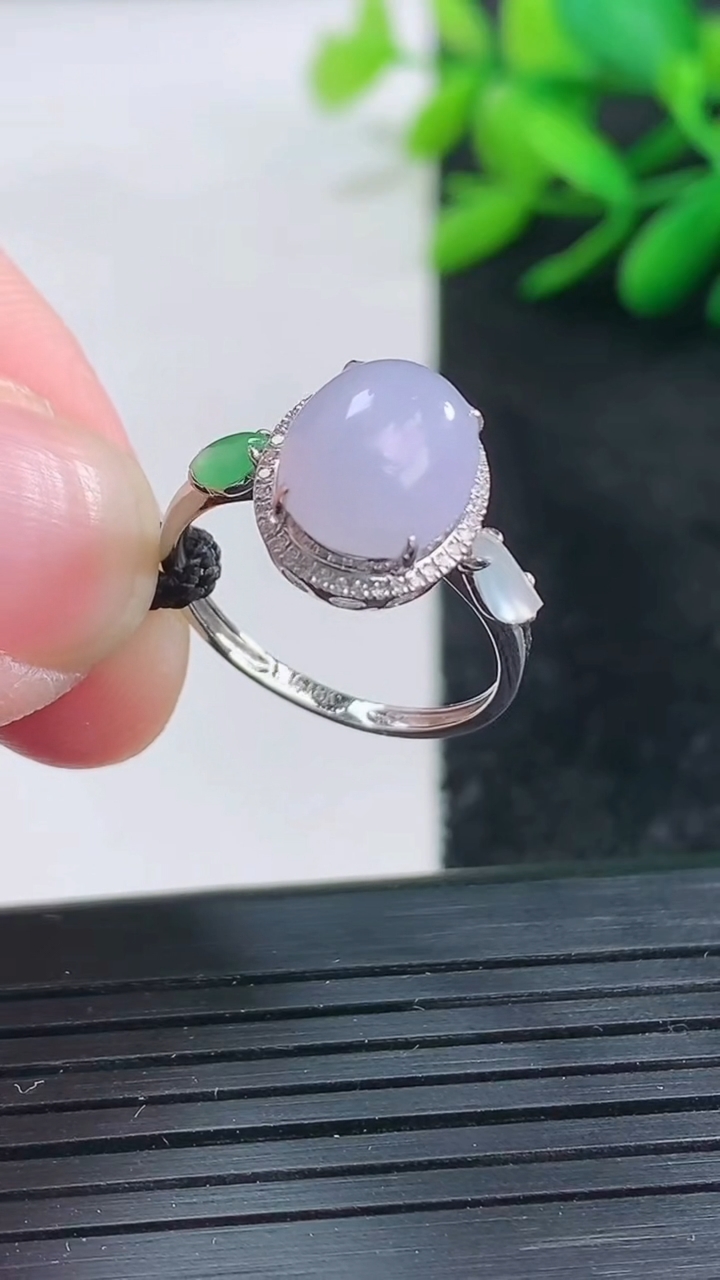 天然A货翡翠18K金紫罗兰蛋面戒指尺寸17.3-10.3-8.4重量:2.05g2026年3月25日