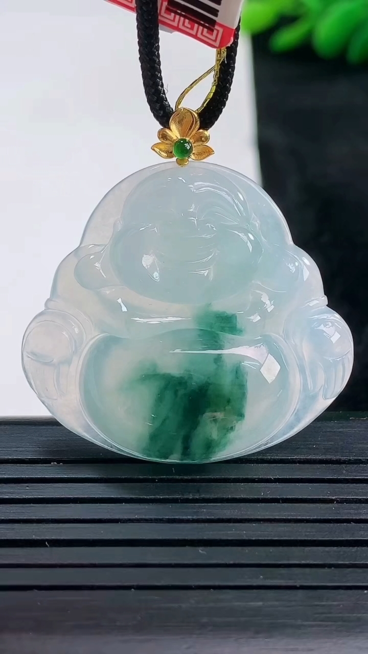 天然A货翡翠种飘花佛公吊坠尺寸31.2-34.5-6重量:9.51g
3月25日