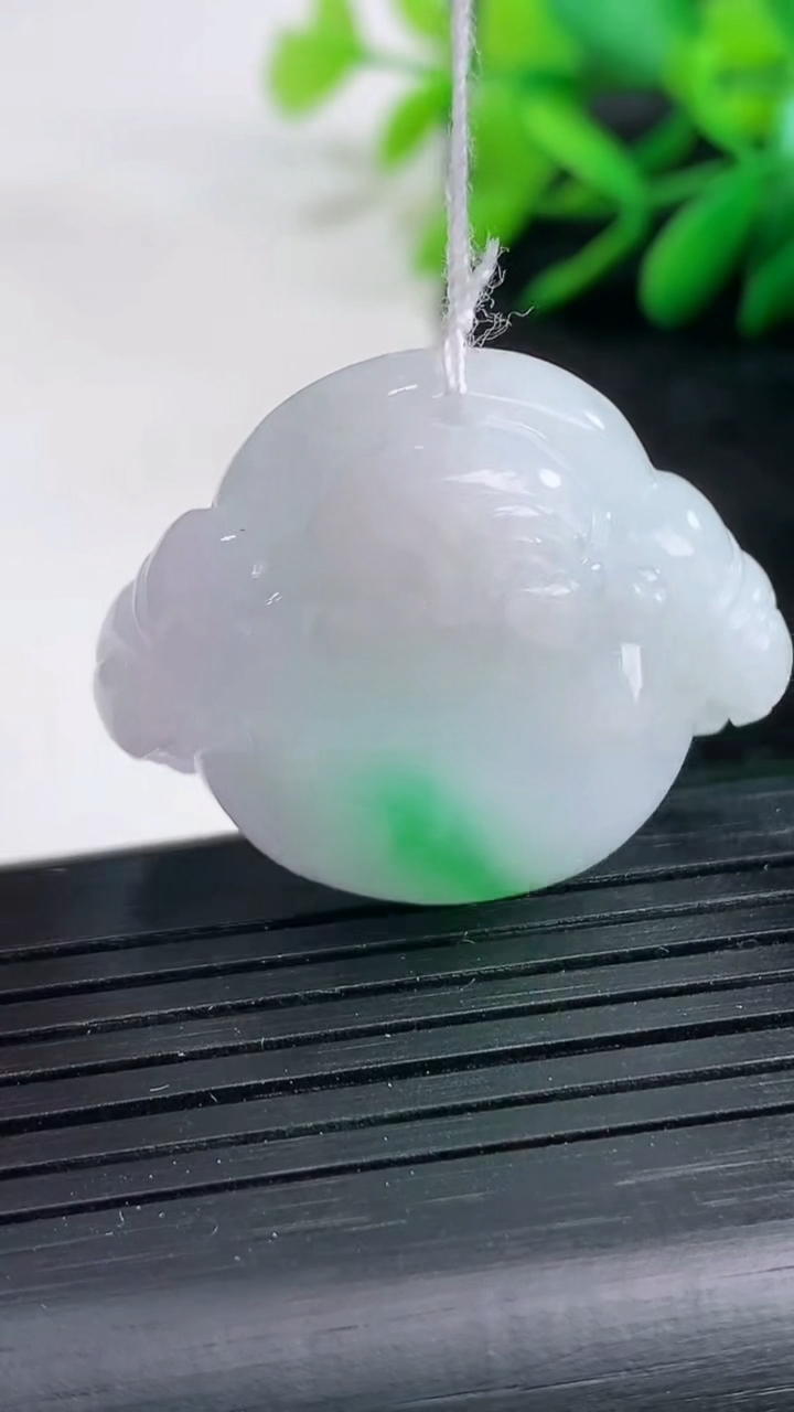 天然A货翡翠佛公吊坠尺寸26.1-32.6-14.1重量:20.00g
3月25日