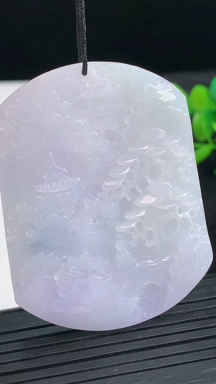 天然A货翡翠紫罗兰山水牌吊坠尺寸54-41.9-6.4重量:34.72g
3月25日