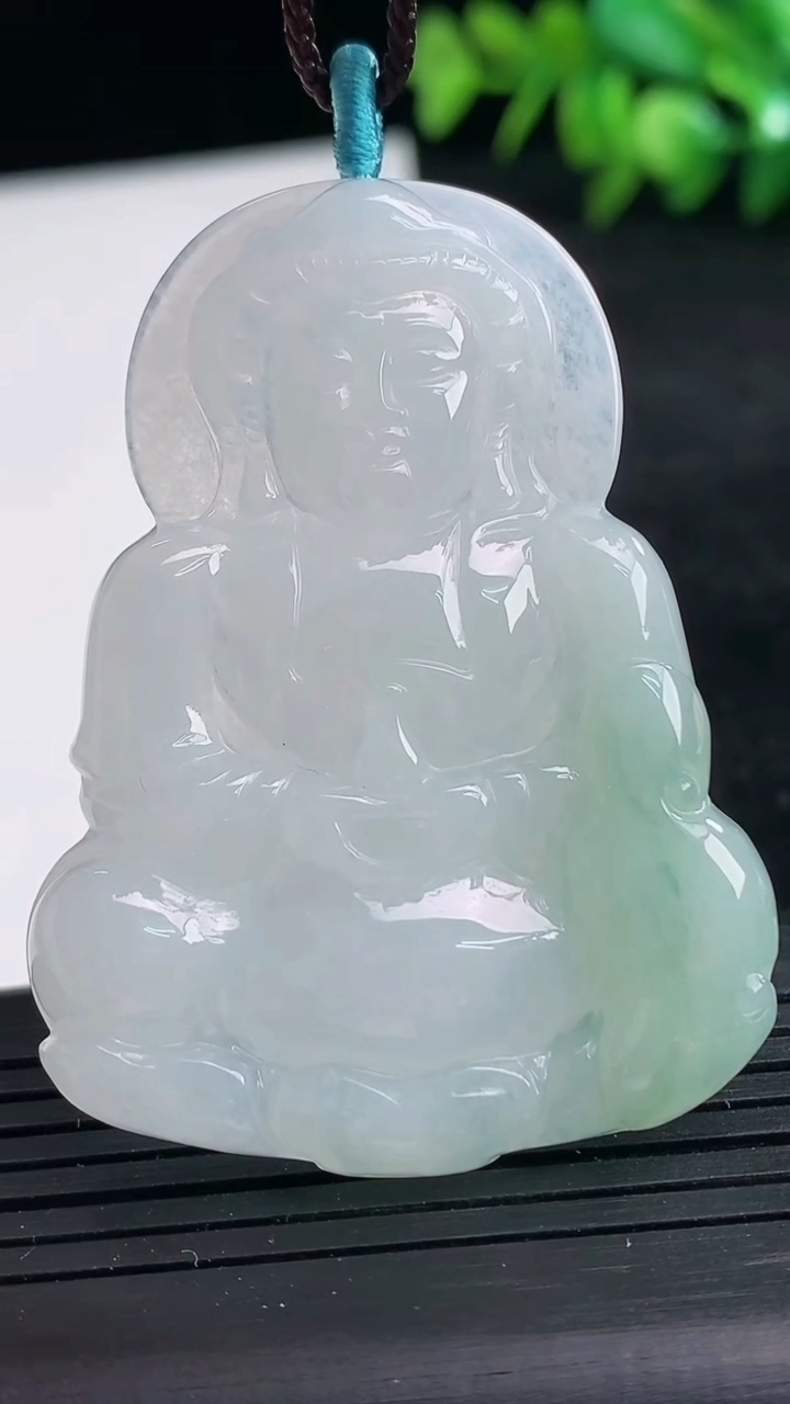 天然A货翡翠飘花观音菩萨吊坠尺寸51.9-38.9-5.8重量:18.67g
3月25日