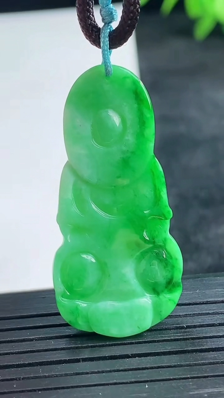 天然A货翡翠观音菩萨吊坠尺寸39.1-18.7-4.6重量:5.87g
3月25日