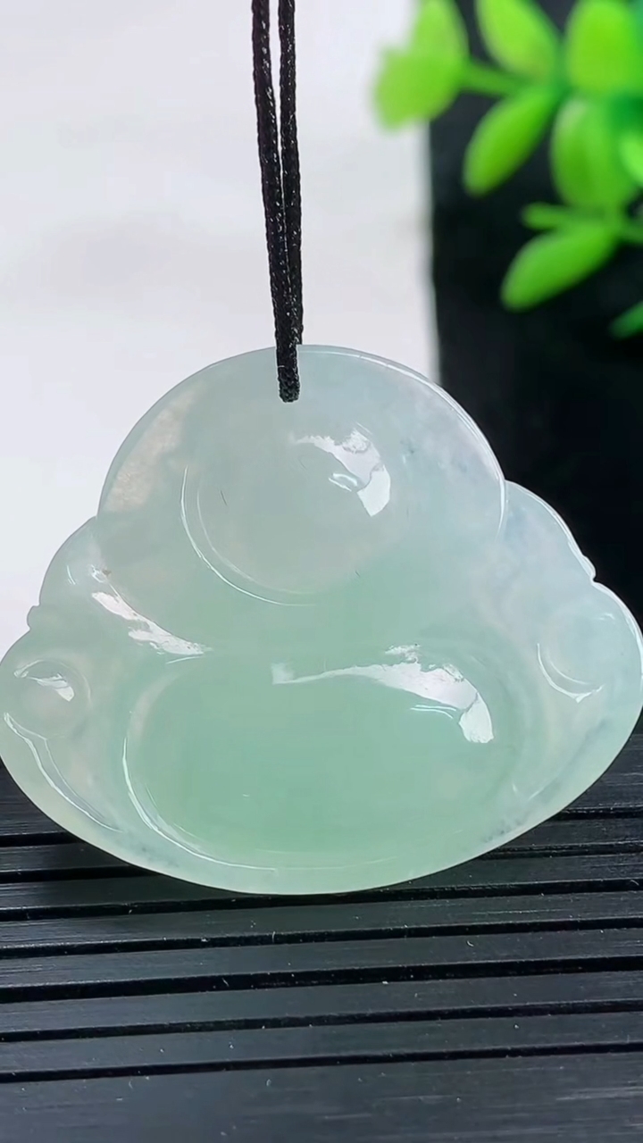 天然A货翡翠佛公吊坠尺寸29.2-34.7-6.3重量:9.36g
3月25日