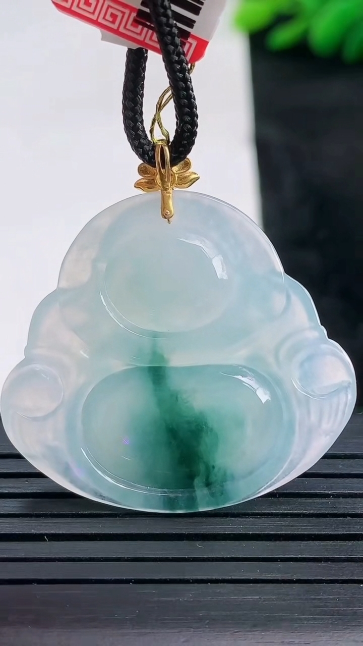 天然A货翡翠种飘花佛公吊坠尺寸31.2-34.5-6重量:9.51g
3月25日