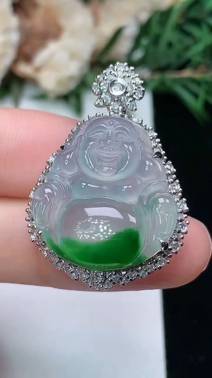 天然A货翡翠佛公吊坠，尺寸32.9-22.5-9.8，裸石20.9-19.6，重量:5.64g
3月25日