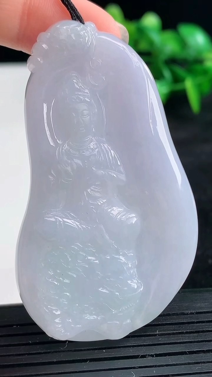 天然A货翡翠紫罗兰文殊菩萨吊坠尺寸63.2-32.1-4.4重量:25.21g
3月25日