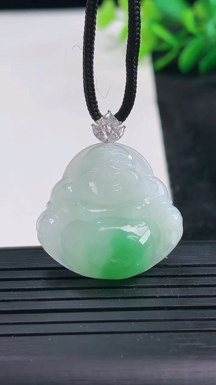 天然A货翡翠佛公吊坠尺寸24.5-26.1-5.9重量:6.20g
3月25日