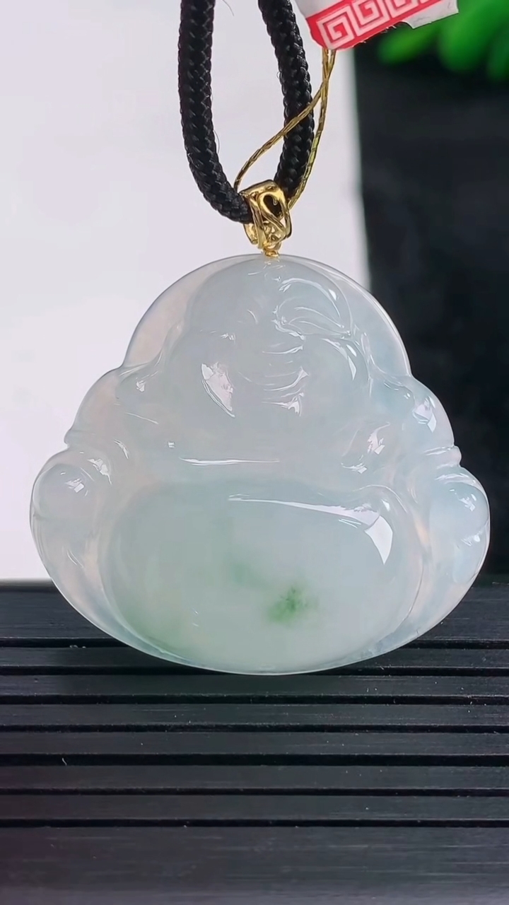 天然A货翡翠18K金飘花佛公吊坠尺寸30.4-33.3-5.8重量:9.46g
3月25日