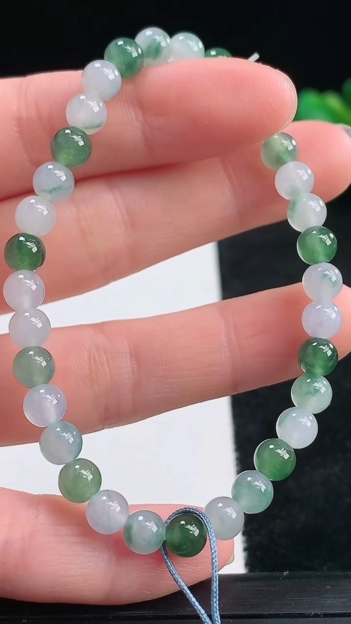 天然A货翡翠圆珠手串尺寸5.2-33颗重量:8.83g3月25日
工厂直销收藏佳品,种好水足，色泽均