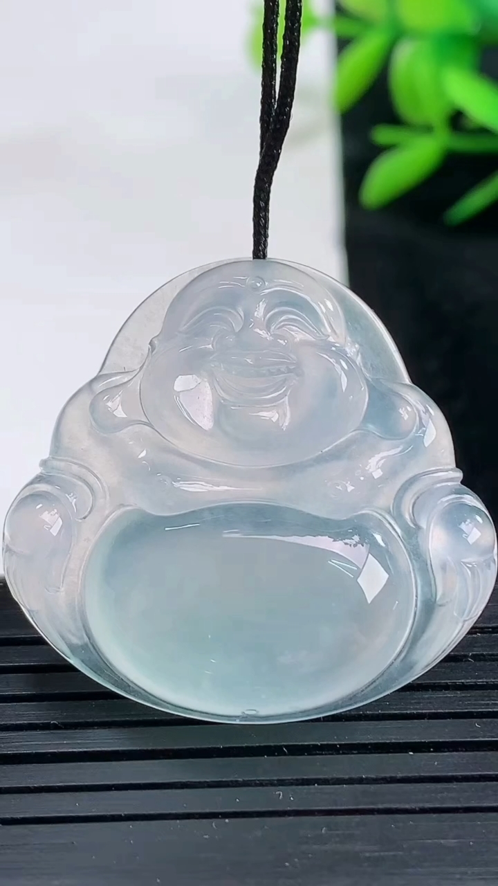 天然A货翡翠种白冰佛公吊坠尺寸31.4-33.2-6.2重量:10.65g
3月25日