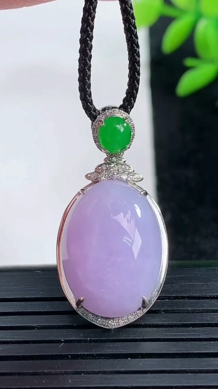 天然A货翡翠18K金紫罗兰蛋面吊坠尺寸32.9-16.2-9.5裸石19.2-11.4重量:5.64