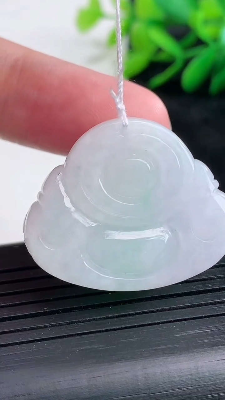 天然A货翡翠佛公吊坠尺寸26.1-32.6-14.1重量:20.00g
3月25日