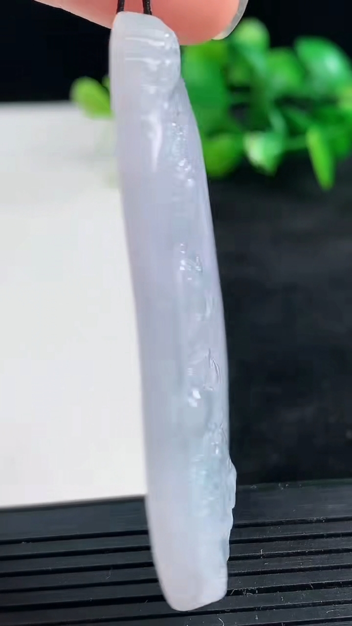 天然A货翡翠紫罗兰文殊菩萨吊坠尺寸63.2-32.1-4.4重量:25.21g
3月25日