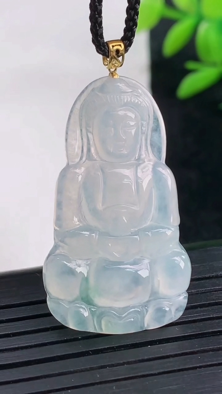 天然A货翡翠种飘花观音菩萨吊坠尺寸35.8-20.9-3.5重量:4.65g
3月25日