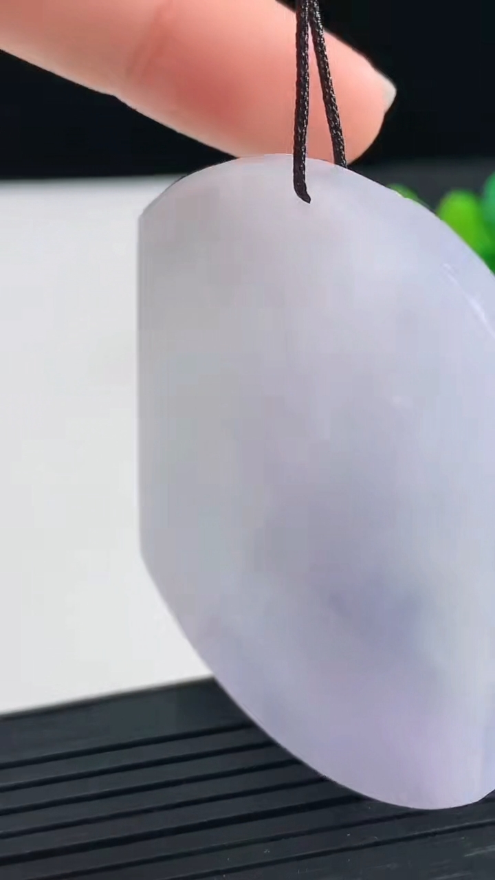 天然A货翡翠紫罗兰山水牌吊坠尺寸54-41.9-6.4重量:34.72g
3月25日