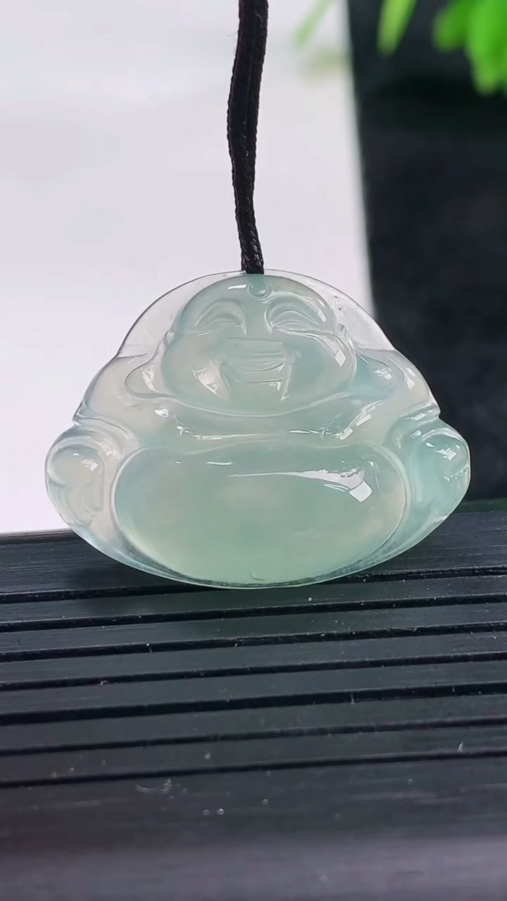 天然A货翡翠佛公吊坠，尺寸20.9-27.8-5.1重量:4.53g
3月25日