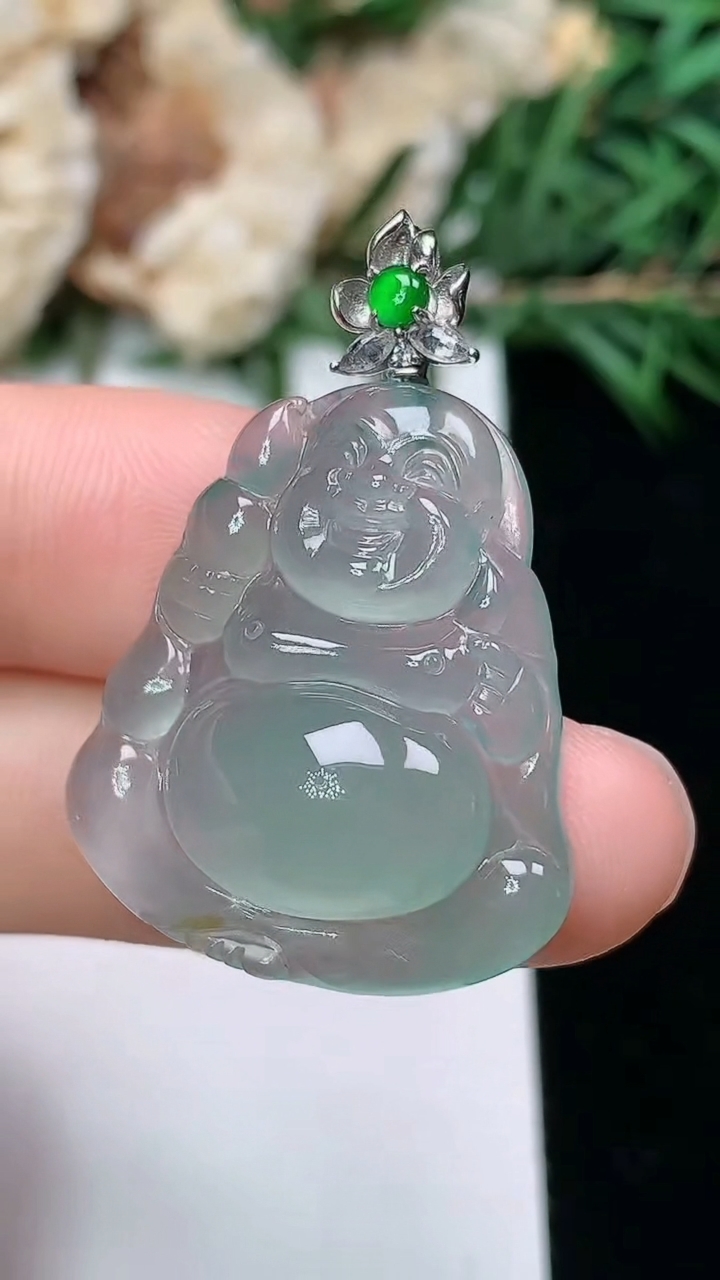 天然A货翡翠逍遥佛吊坠，尺寸26-23-7，重量:6.24g
3月25日