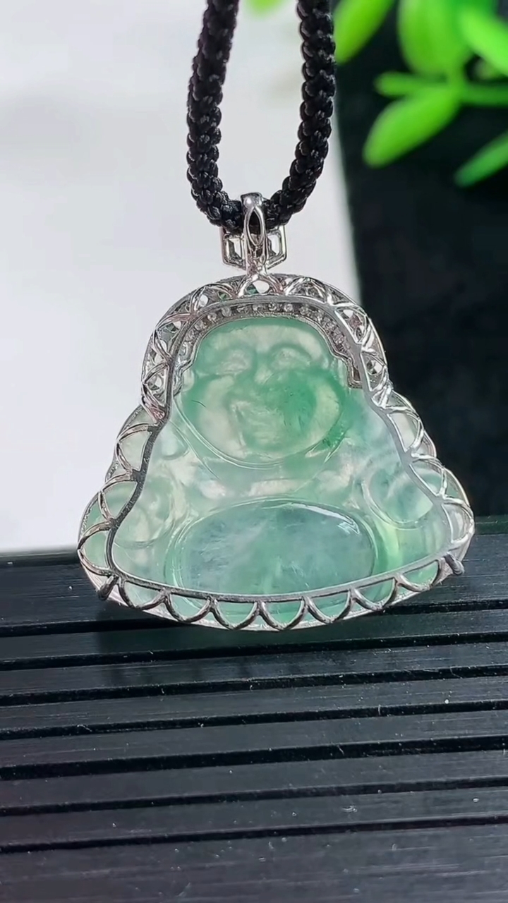 天然A货翡翠佛公吊坠尺寸27-19.8-24.3-7.3重量:3.77g
3月25日