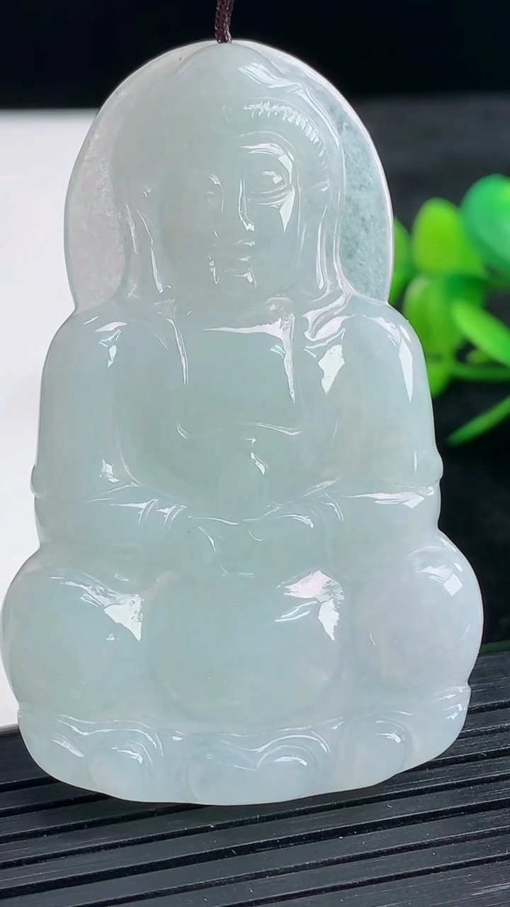 天然A货翡翠观音菩萨吊坠尺寸59-37.7-4.9重量:18.16g
3月25日