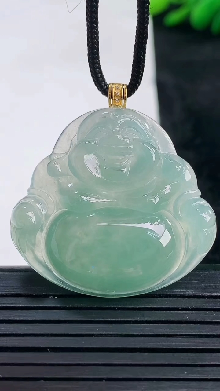 天然A货翡翠佛公吊坠尺寸31.7-34.3-6.1重量:10.23g
3月25日