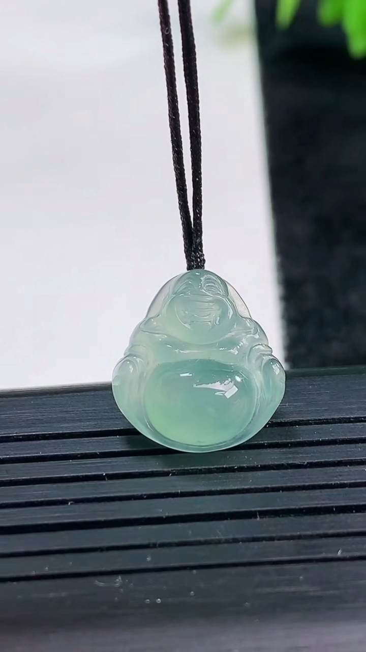 天然A货翡翠佛公吊坠尺寸15.9-14.8-5.6重量:1.97g
3月25日