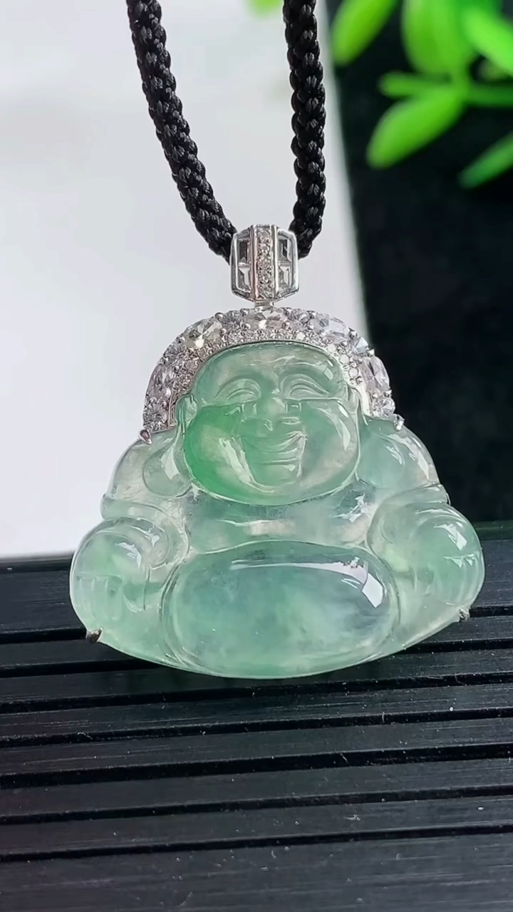 天然A货翡翠佛公吊坠尺寸27-19.8-24.3-7.3重量:3.77g
3月25日