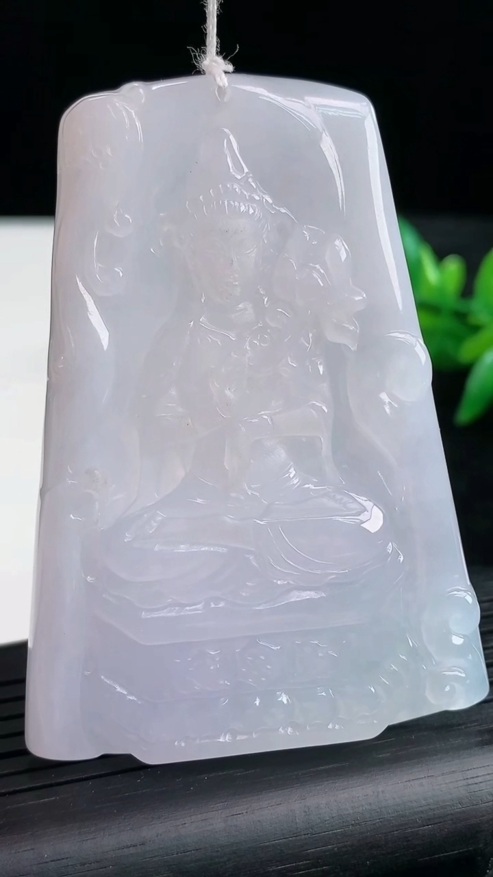 天然A货翡翠紫罗兰大势至菩萨吊坠尺寸67-47.8-5.9重量:43.05g
3月25日