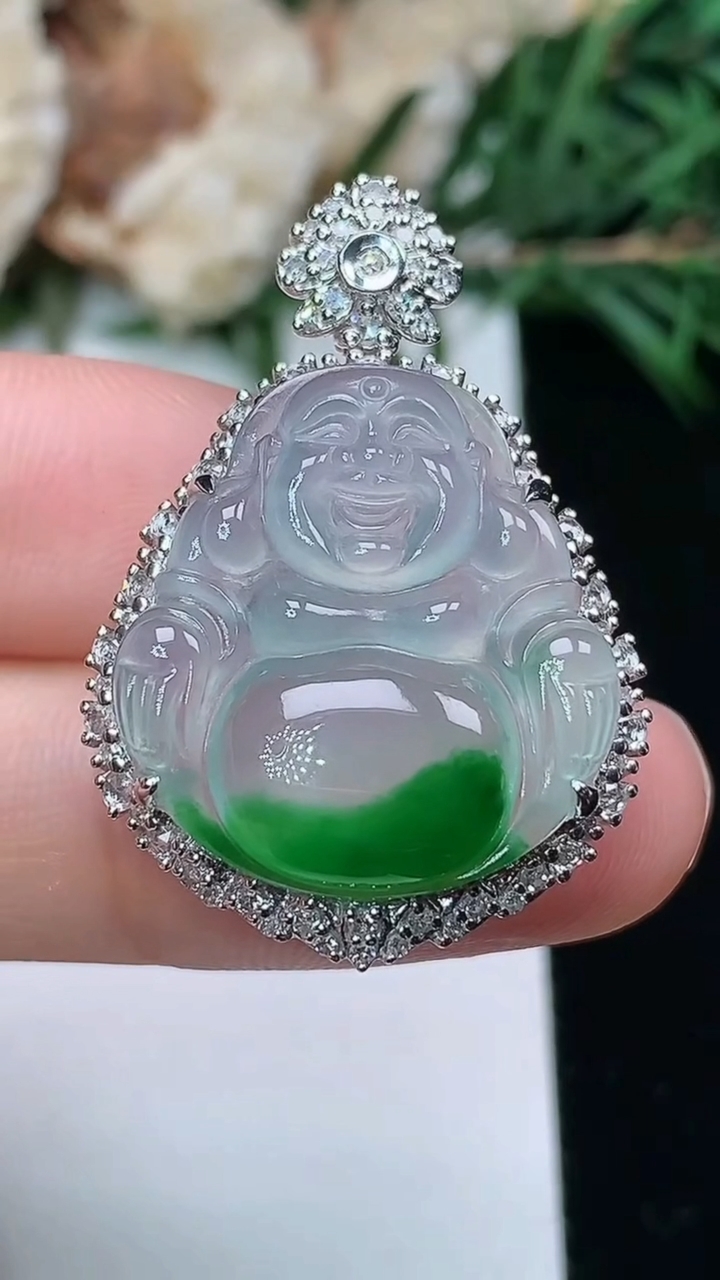 天然A货翡翠佛公吊坠，尺寸32.9-22.5-9.8，裸石20.9-19.6，重量:5.64g
3月