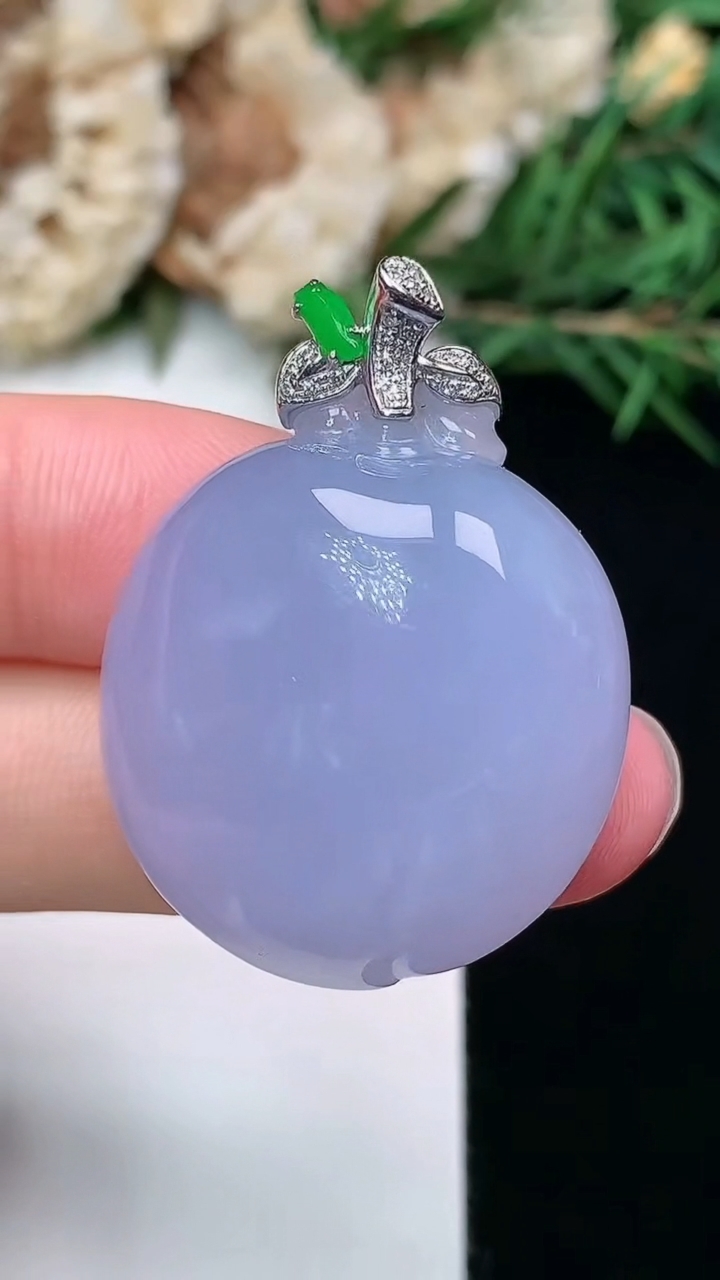 天然A货翡翠紫罗兰福瓜吊坠，尺寸27.8-25.3-10.3，重量:13.45g
3月25日