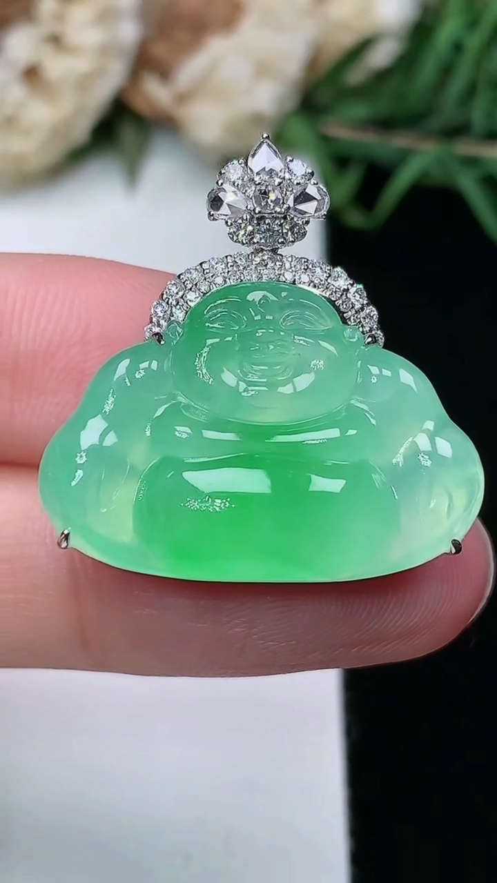 天然A货翡翠佛公吊坠，尺寸17-24.8-10.5，重量:7.73g
3月25日