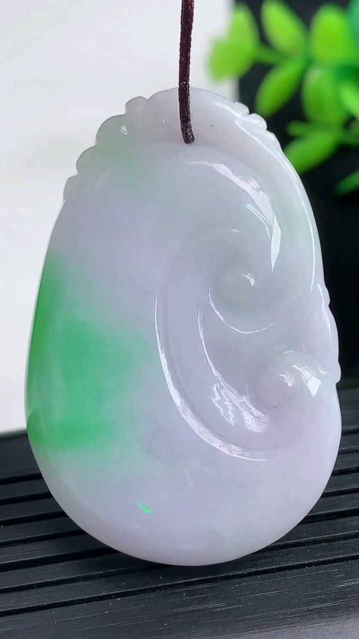 天然A货翡翠如意吊坠尺寸43.7-29.4-5.6重量:15.84g
3月25日