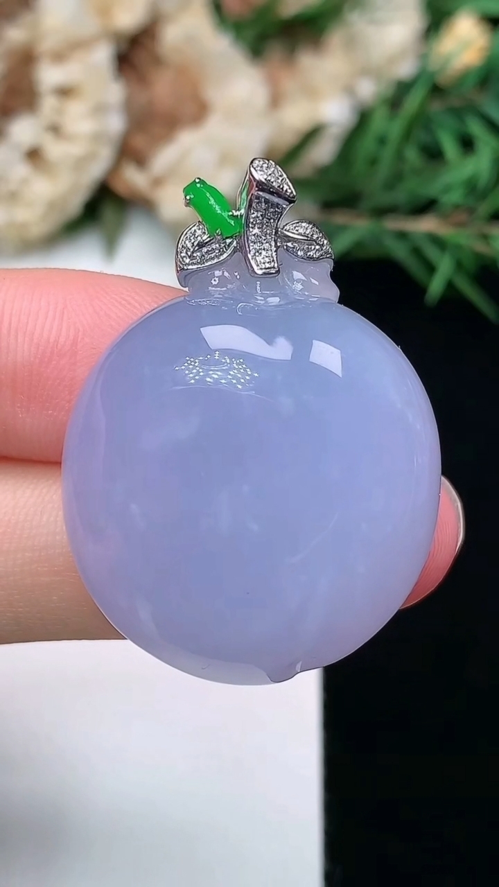 天然A货翡翠紫罗兰福瓜吊坠，尺寸27.8-25.3-10.3，重量:13.45g
3月25日