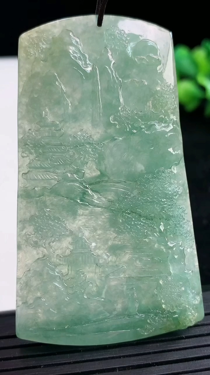 天然A货翡翠山水牌吊坠尺寸68.5-40-7.1重量:42.73g
3月25日